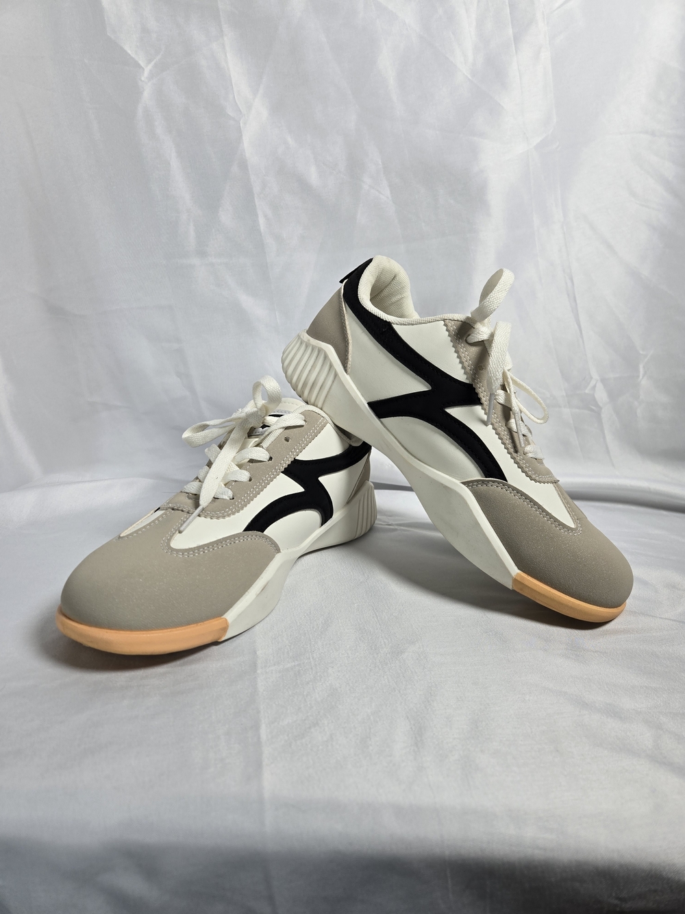 Cloudea 2.0 Neutral & Black Athletic Sneakers for Women - Everyday Trainers